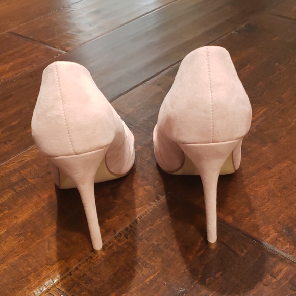 Size 9 Blush Heels - Picture 4 of 4
